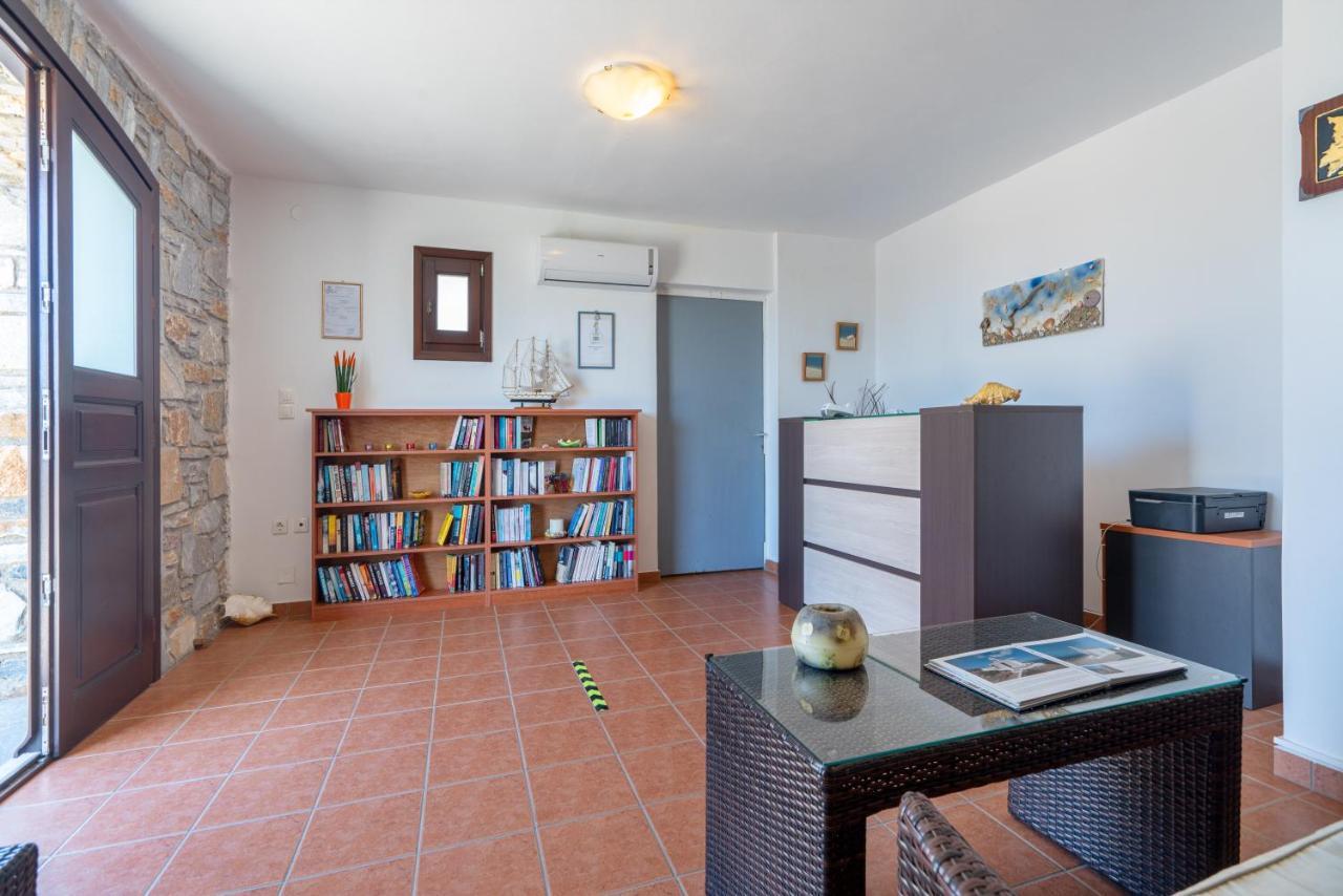 Reggina'S Apartments 菲尼卡斯 外观 照片